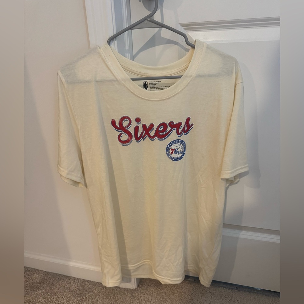 Philadelphia 76ers woman’s tshirt XL